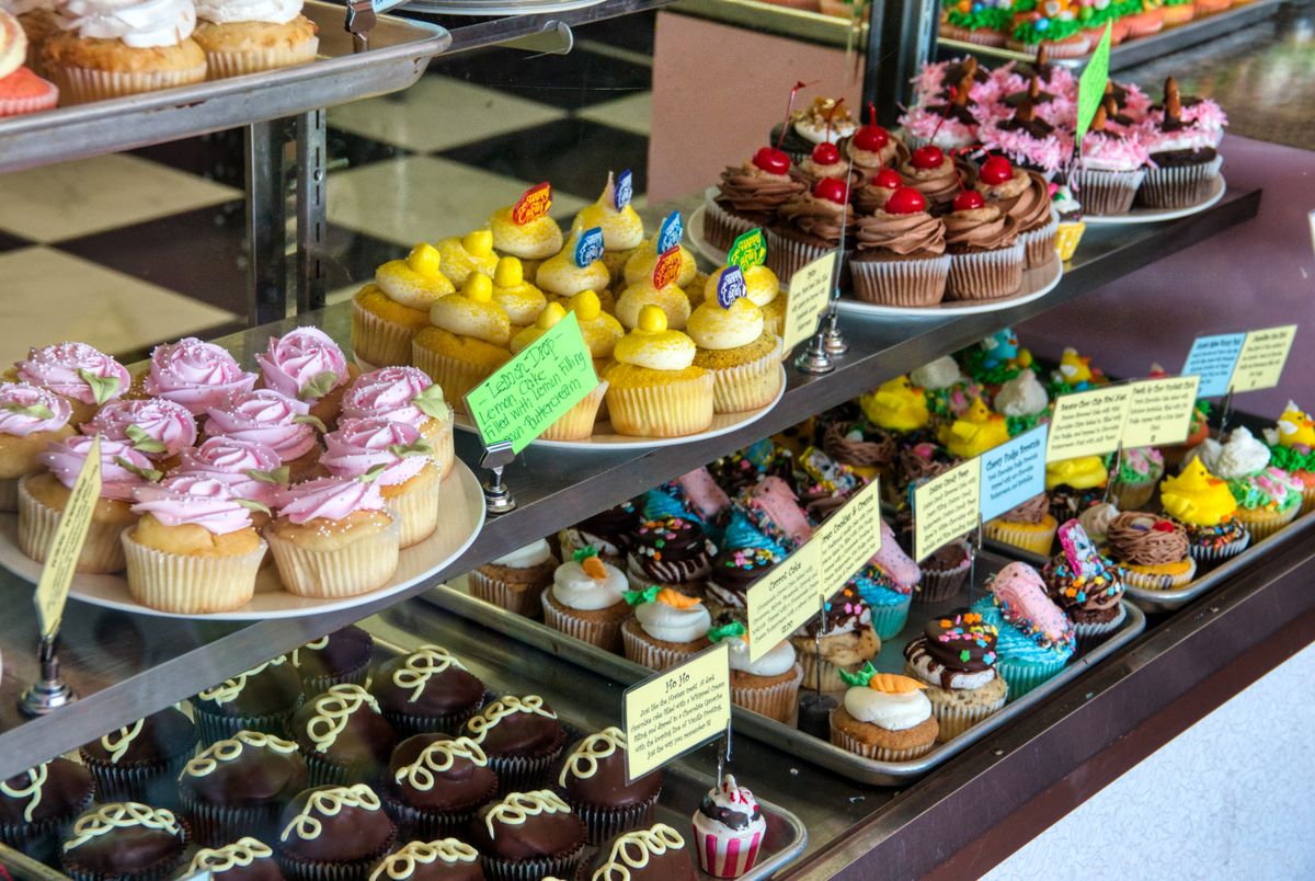 Original OCDIR directory artwork for Simply Cakes & Cupcakes — not a business photograph